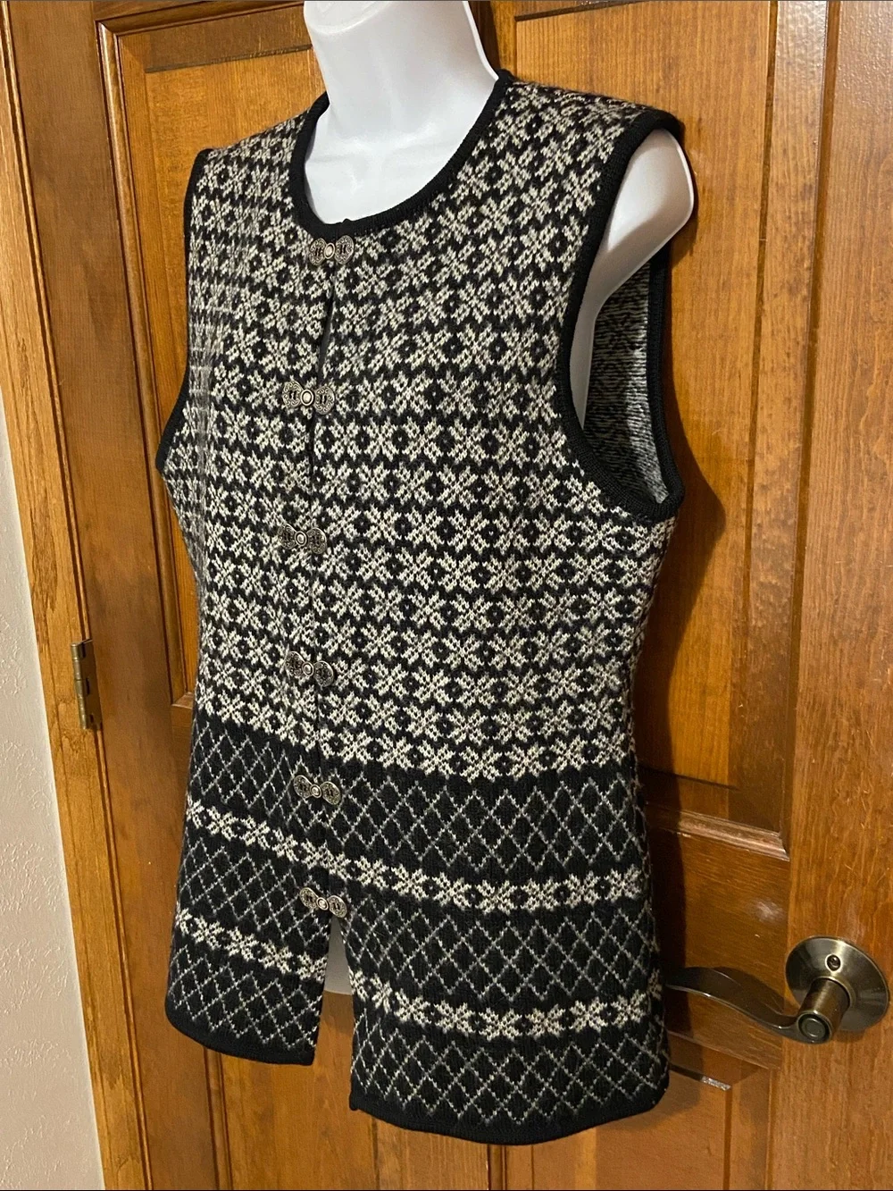 Vintage GAP Wool Vest 1990s Knit Silver metal Button Clasp Cottage Size Large